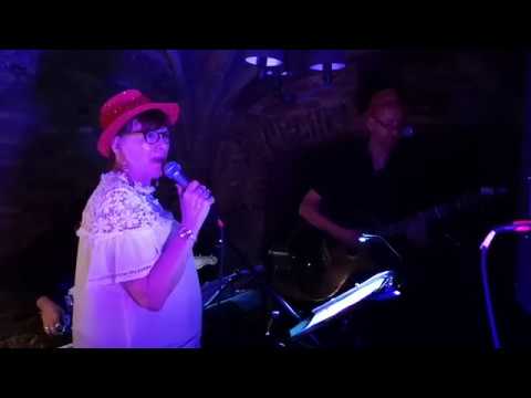 “You put a spell on me” by Red Velvet live at Julia’s Tearooms, Ely (29/6/18)
