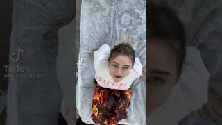 黒い乳首が透けて見えますよ