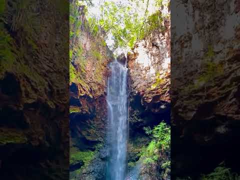 Francisco Dumont MG A cachoeira é o sorriso da Terra. Águas claras que lavam a alma e renovam a fé.