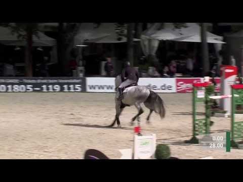 DKB-Riders Tour 2013 - Gewinner des Eröffnungsspringens in Paderborn, Felix Hassmann mit Cayenne