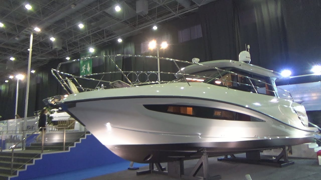 Momenta 36 HT Exterior and Interior