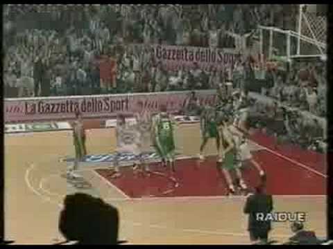 Pozzecco manda Varese in delirio, ipoteca per lo scudetto