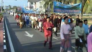 preview picture of video 'Perarakan Maulidur Rasul Daerah Dungun 2009'