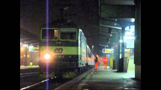 preview picture of video 'ČD 162 019 - 4 [EN 444 Slovakia] at Žilina train station with new consist'