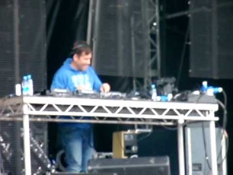 Fire In Your New Shoes - Kaskade feat. Martina from Dragonette