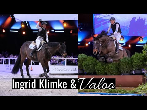 Ingrid Klimke reitet Lisa Röckener's Valoo 😍 | über einen Geländesprung! | Ball des Sports