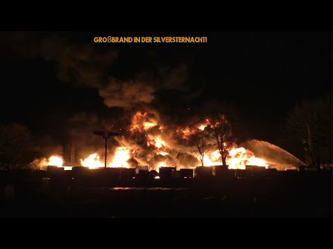 [Großbrand in der Silvesternacht] Enorme Rauchentwicklung und Massives Feuerinferno in Düsseldorf!