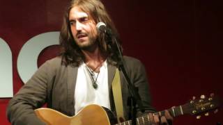 Andrés Suárez &quot;El corazón me arde&quot; acompañado al violín por Marino Sáiz. 28/05/2017. Fnac de Callao