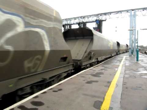 70002 passes Carlisle working 4S41 Fiddlers Ferry to Hunterston 12/04/2011