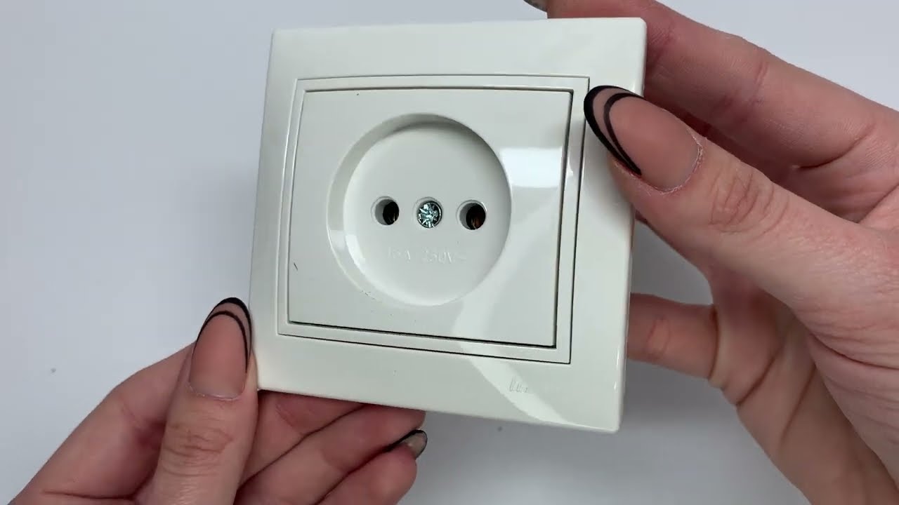 Розетка одинарная б/з LEZARD Mira белая 701-0202-121B