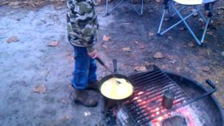 preview picture of video 'Cowboy Trace Jones  scambled eggs, camping style'