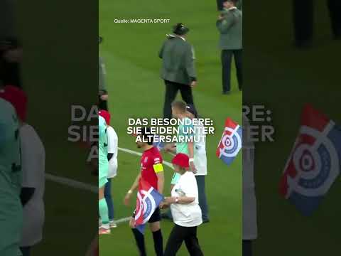 SOLIDARITÄT MIT SENIOREN: SpVgg Unterhaching setzt Zeichen gegen Altersarmut! | WELT #shorts