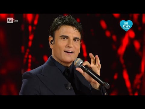 Sal Da Vinci canta "Rossetto e caffe'" - Noi e… 20/11/2024