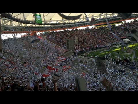 "Estudiantes 3 - Gimnasia 0. Hinchada desde adentro" Barra: Los Leales &bull; Club: Estudiantes de La Plata