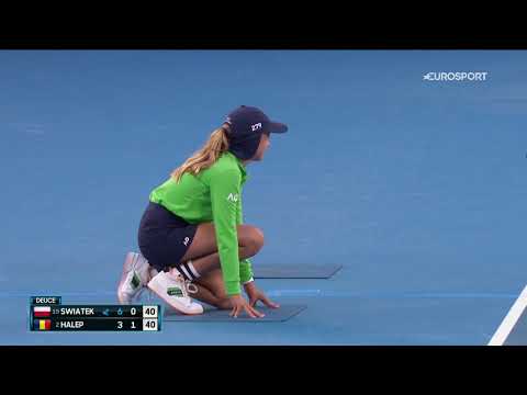Halep accidentally hits ball kid with return vs Iga Swiatek | Australian Open 2021