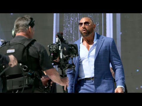 Superstars Rehearse Their WrestleMania Entrance, WWE Has A Twitch Channel | Fight-Size Update