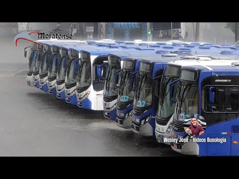 Dia chuvoso na garagem da Moratense - visão interna do prédio da empresa.