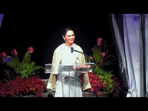 Googoosh Presents Nazanin Boniadi with the 2025 Samuel Untermyer Award