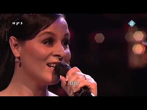 Trijntje Oosterhuis Sings Burt Bacharach