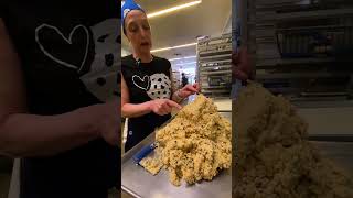 Download lagu Here’s how Levain makes their iconic cookies. #Levain #Cookie #NYC mp3