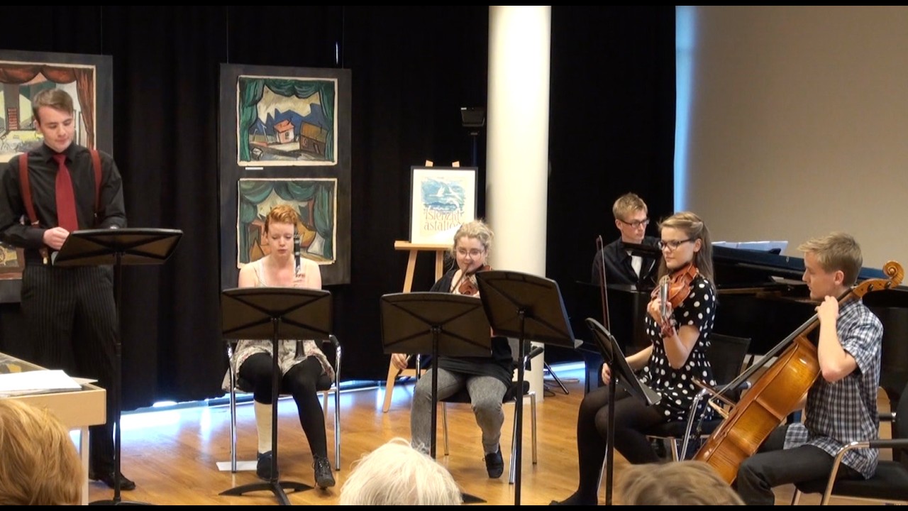 Nemendur leika tónlist Sigfúsar Halldórssonar í eigin útsetningu.