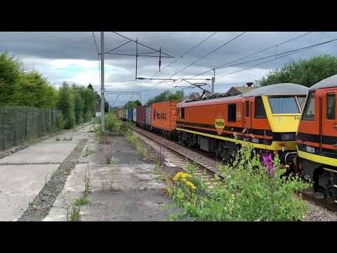 90015 & 90014 passing Coatbridge Central with 4M11