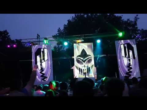 Free Party - Arenui/AK - Manu Gol