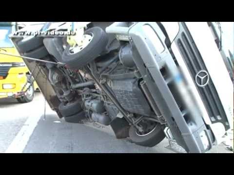 02.08.2012 - Walldorf BAB 5 - Zu schnell in die Kurve -- Lkw in Ausfahrt umgekippt