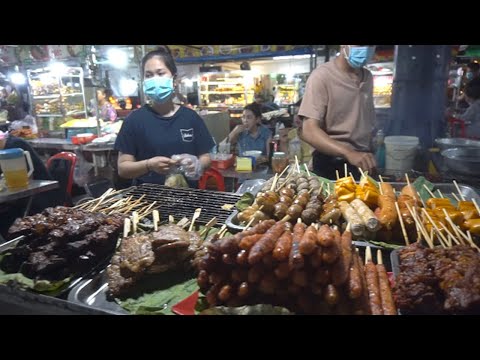 Walk Around Street Food @Night in Town - Night Views of Vendors Selling Foods on The Street