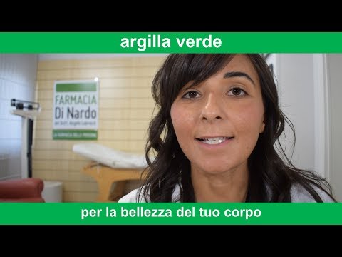 Dopo esser arrossito di ciglia di un occhio gonfiato Olio essenziale in un pacco di faccia