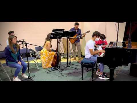 DIOS ESTÁ AQUÍ   Priscila Gustavo Sarita  Tavito y Alex Fam Angel Camacho