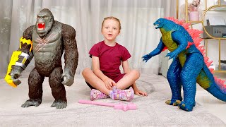 Download lagu Wild Animal Adventure at Home | Learn Animal Names & Food | Educational Fun with Vania Mania Kids mp3