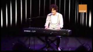 stuck in the middle -mika -live