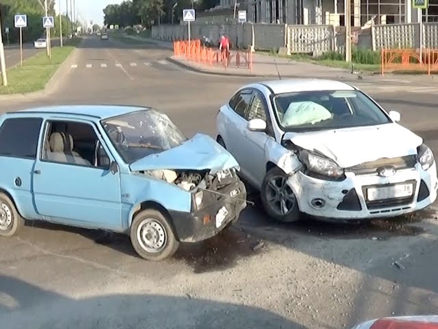 Столкнулись «Форд» и «Ока»