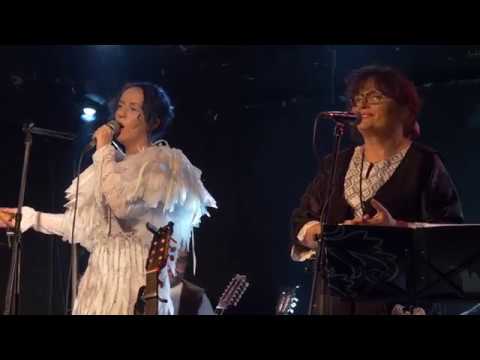 WAYFARING STRANGER - Dunja Knebl & Nina Kraljić - Pjesme s one strane vremena