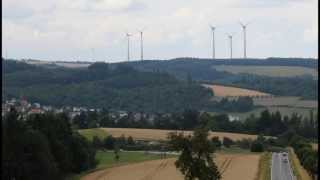 preview picture of video 'Windkraftanlagen im Orts-u.Landschaftsbild des Taunus'