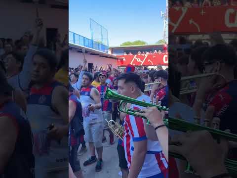 "PARA CORRER A CERRO HAY QUE PONER MAS HUEVOS | VIENTOS #futbol #music #murga #cerroporteño  #drums" Barra: La Plaza y Comando &bull; Club: Cerro Porteño