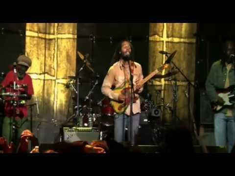 Video Is This Love de Ziggy Marley