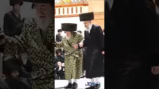 רבינו בריקוד מצווה בטאנץ בנישואי בת הזקונים של הרה"ג ברוך שטרנבוך שליט"א, ח' שבט תשפ"ו