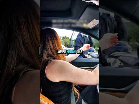 “Naksir Biker di Lampu Merah, Jawabannya Bikin Salah Tingkah”