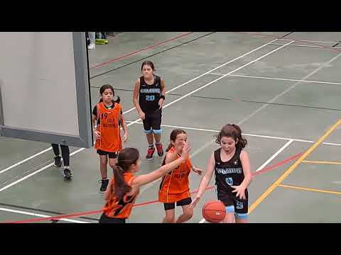 Sara en partido baloncesto Emilia VS Cambre