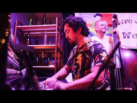 Mike Bond Piano Solo on "I Love You" feat. Luques Curtis & Chris Beck