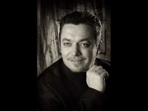 Gicu Cimbir-Cine Sunt Eu (EUROVISION 2010 MOLDOVA).wmv