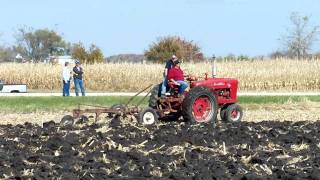 preview picture of video 'Lynn and Derek - International M - Plow Day 2008 - 100_0395.avi'