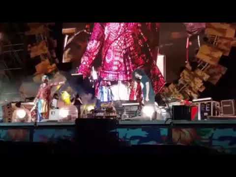 Caparezza Jovanotti io vengo dalla luna live jova Beach party Barletta