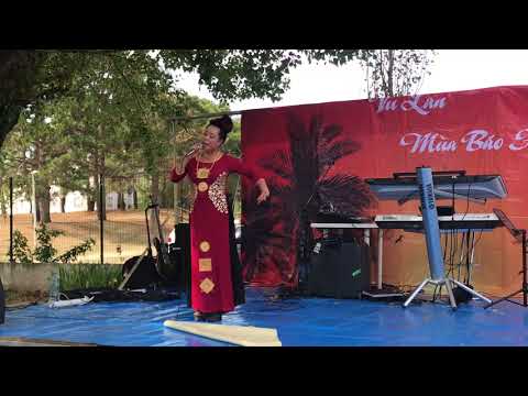 PHẬT TỬ QUẢNG HUỆ CHÂU HÁT TẶNG MẸ TẠI CHÙA PHẬT QUANG