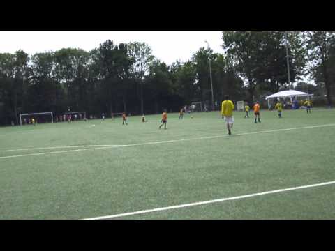 De boys van Emplina vallen een voor een om. Einde, weer winst!