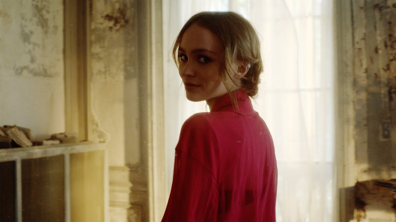 N°5 L'EAU, the Announcement Film with Lily-Rose Depp — CHANEL Fragrance thumnail