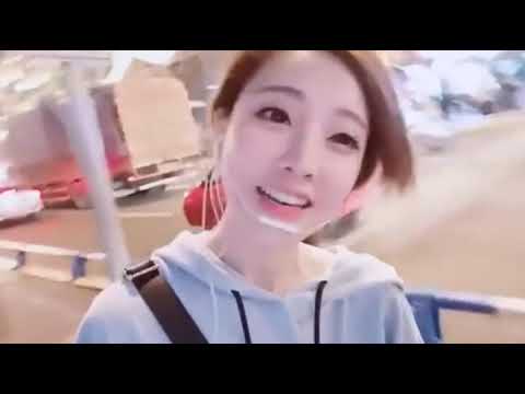 馮提莫在街頭演唱《學貓叫》，唱得太可愛啦