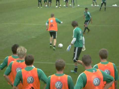 Zweikämpfe: Ochs - Josue und Schäfer -Lakic # VfL Wolfsburg